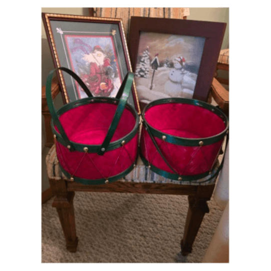 Charming Vintage Holiday Decor: Festive Baskets and Framed Art